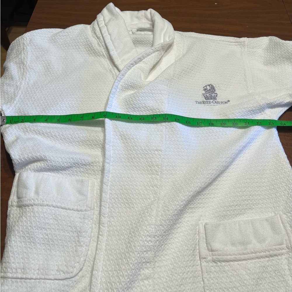 The Ritz-Carlton White plush Robe - Picture 5 of 11